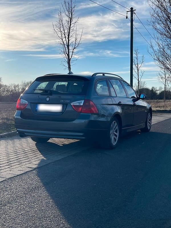 Gebraucht BMW 320 170 PS (125 kW) 2008 Grau Kombi