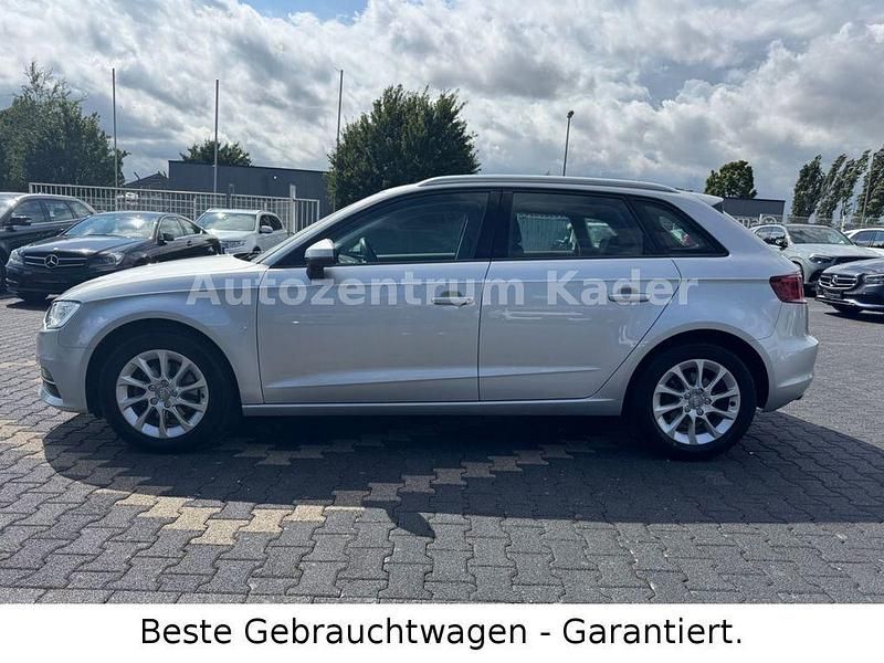 Gebraucht Audi A3 Attraction 140 PS (102 kW) 2014 Silber Limousine