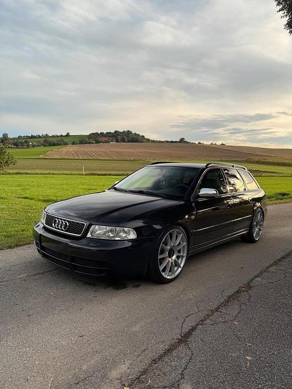 Schwarz Gebraucht 2001 Audi S4 Kombi | 21.399 € (Fairer Preis) - Bild 1/4