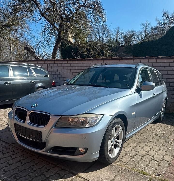 Gebraucht BMW 318 143 PS (105 kW) 2010 Blau Kombi