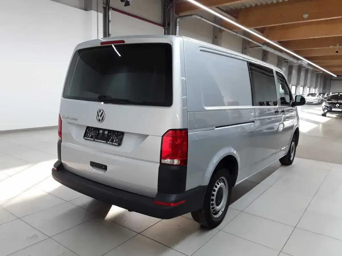 Używany VW Transporter 150 KM (110 kW) 2021 Srebrny Van
