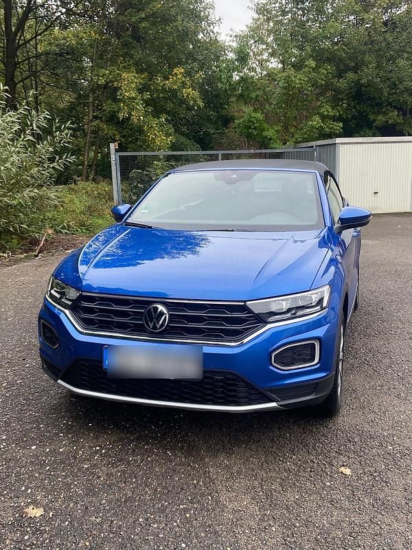 Blau Gebraucht 2021 VW T-Roc Cabriolet Cabrio | 22.999 € (Superpreis) - Bild 1/4