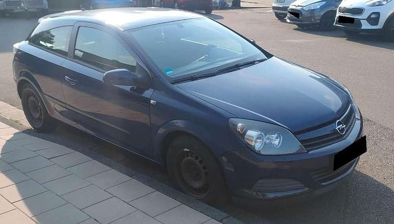 Blau Gebraucht 2005 Opel Astra GTC Sport Limousine | 2.000 € (Fairer Preis) - Bild 1/4