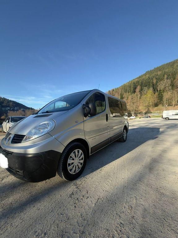 Second-hand Renault Trafic 204 CP (150 kW) 2008 Argintiu Monovolum