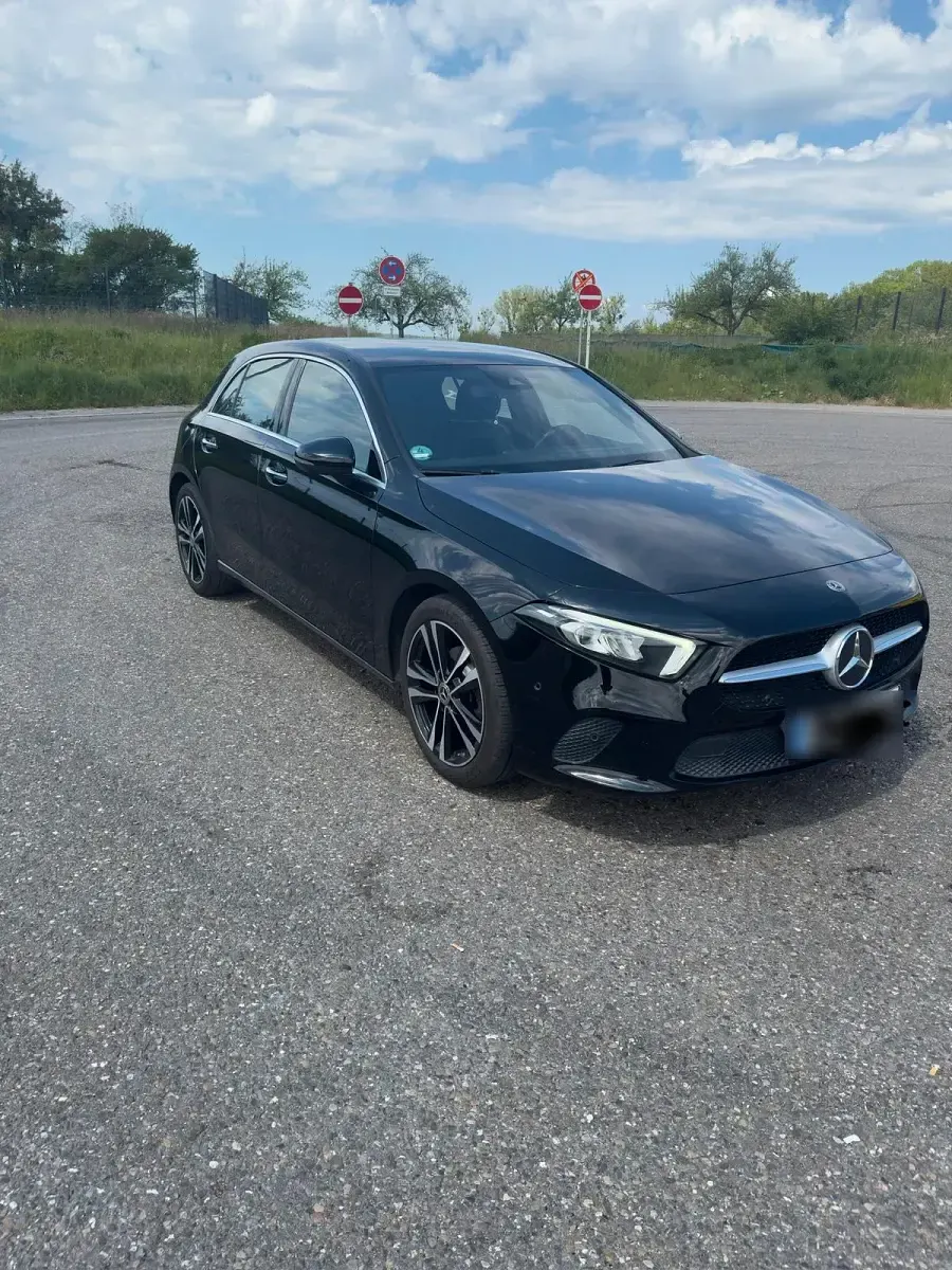 Gebraucht Mercedes A180 Progressive 136 PS (100 kW) 2019 Schwarz Limousine