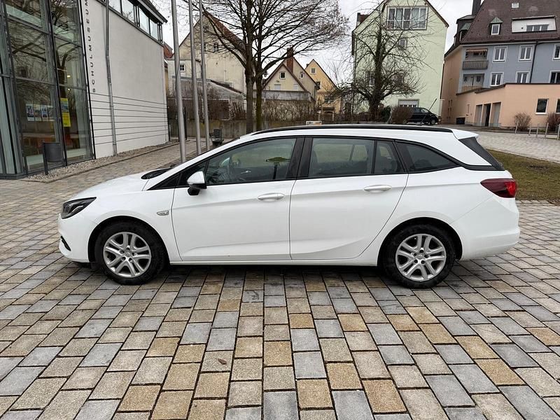 Gebraucht Opel Astra 105 PS (77 kW) 2020 Weiß Limousine