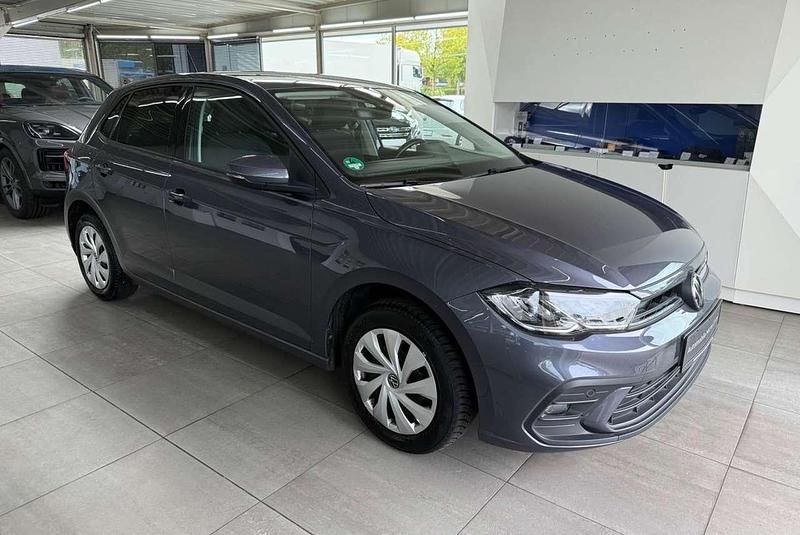 Grau Gebraucht 2023 VW Polo Life Kleinwagen | 14.790 € (Fairer Preis) - Bild 1/4