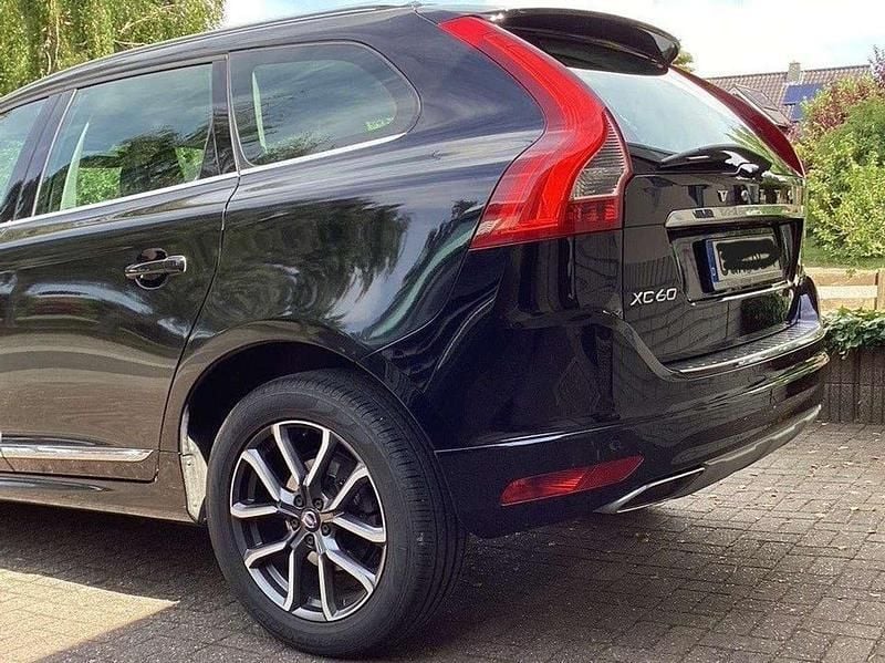 Schwarz Gebraucht 2016 Volvo XC60 Summum SUV | 14.499 € (Superpreis) - Bild 1/4