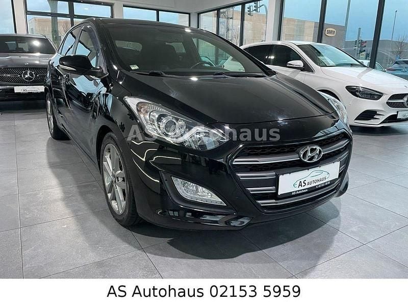 Schwarz Gebraucht 2016 Hyundai i30 Passion Limousine | 13.850 € (Teuer) - Bild 1/4