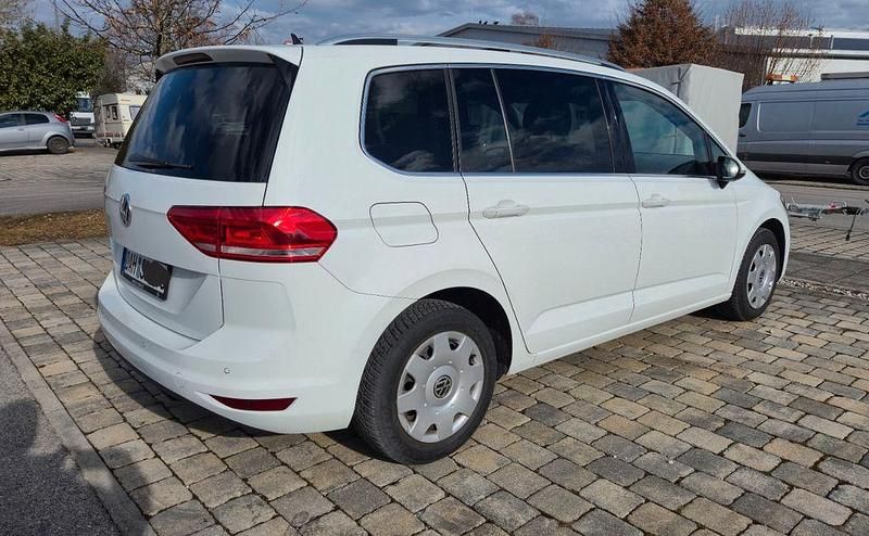 Gebraucht VW Touran Highline 190 PS (139 kW) 2018 Weiß Van / Kleinbus