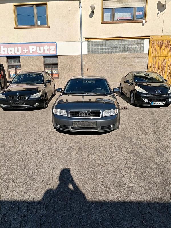 Grau Gebraucht 2003 Audi A4 Limousine | 2.500 € (Etwas zu teuer) - Bild 1/4