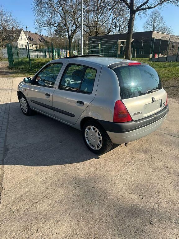 Grau Gebraucht 1999 Renault Clio II Limousine | 1.400 € (Fairer Preis) - Bild 1/2