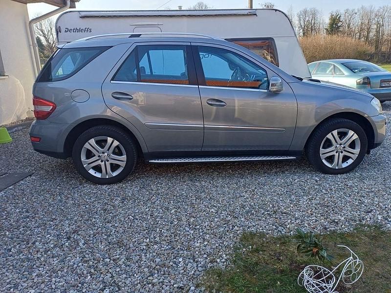 Gebraucht Mercedes ML350 231 PS (169 kW) 2011 Grau SUV