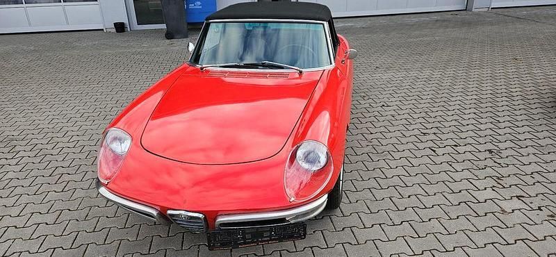 Gebraucht Alfa Romeo Spider 109 PS (80 kW) 1967 Rot Cabrio