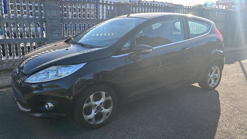 Schwarz Gebraucht 2011 Ford Fiesta Kleinwagen | 1.000 € (Guter Preis) - Bild 1/4