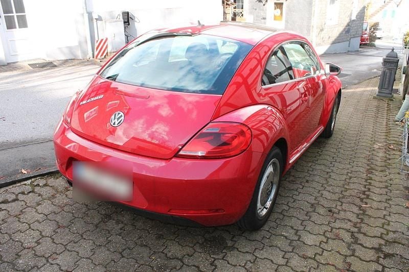 Używany VW Beetle 105 KM (77 kW) 2011 Czerwony Hatchback