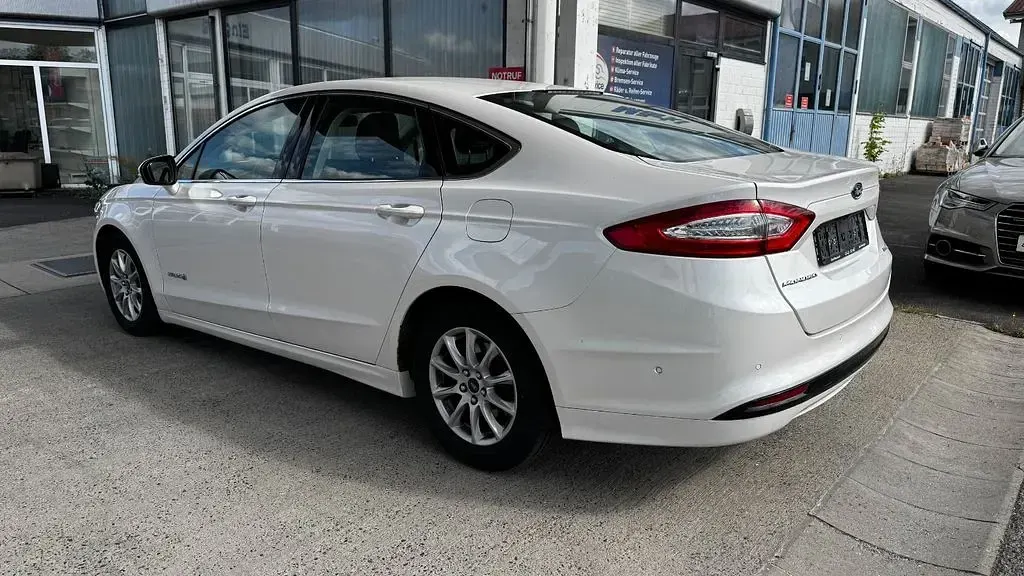 Gebraucht Ford Mondeo 140 PS (102 kW) 2015 Weiß Limousine