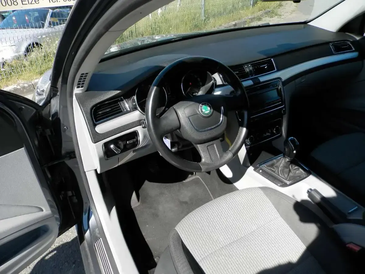 Gebraucht Skoda Superb Ambition 160 PS (117 kW) 2013 Grau Limousine