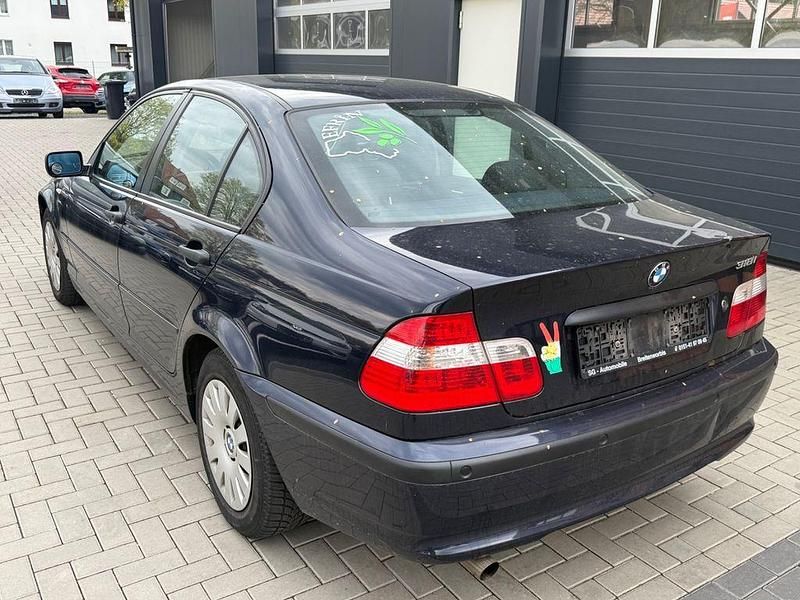Second-hand BMW 318 143 CP (105 kW) 2004 Albastru Berlinǎ