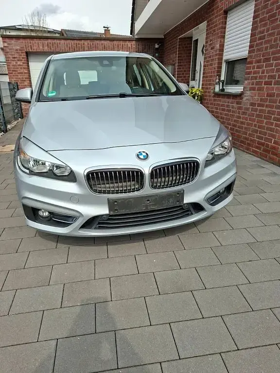 Gebraucht BMW 218 Active Tourer Luxury Line 150 PS (110 kW) 2017 Silber Van / Kleinbus