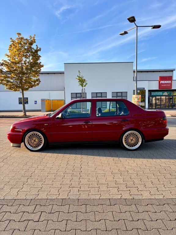 Rot Gebraucht 1996 VW Vento Limousine | 6.999 € - Bild 1/4