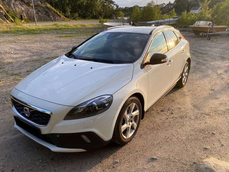 Weiß Gebraucht 2014 Volvo V40 CC Kinetic Kombi | 9.590 € (Guter Preis) - Bild 1/4