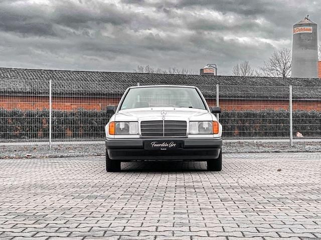 Gebraucht Mercedes 200 72 PS (52 kW) 1985 Weiß metallic Limousine
