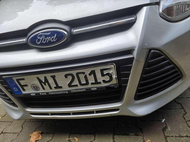 Grau Gebraucht 2014 Ford Focus Titanium Limousine | 3.999 € (Superpreis) - Bild 1/4