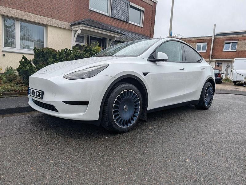 Gebraucht Tesla Model Y Standard Range 235 kW (320 PS) 2023 Weiß SUV