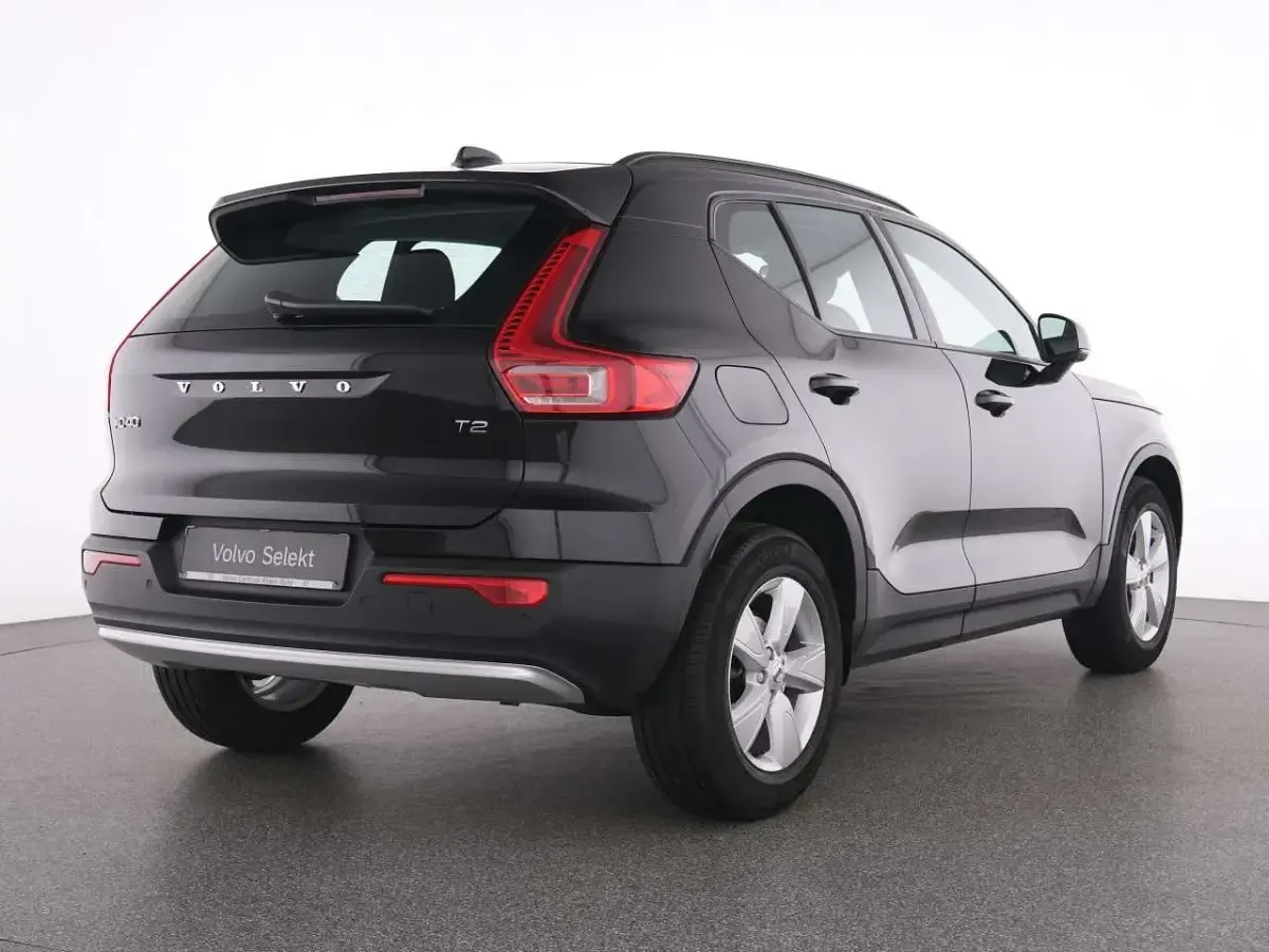 Używany Volvo XC40 129 KM (94 kW) 2024 Czarny SUV