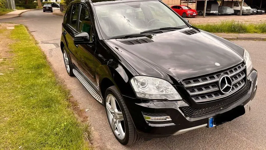 Gebraucht Mercedes ML350 AMG line 231 PS (169 kW) 2010 Schwarz SUV