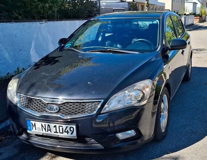 Schwarz Gebraucht 2012 Kia Ceed Edition 7 Limousine | 4.200 € (Superpreis) - Bild 1/3