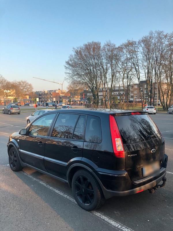 Gebraucht Ford Fusion 80 PS (58 kW) 2009 Schwarz Kleinwagen