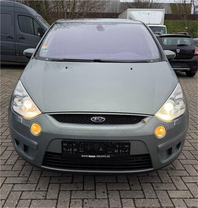 Gebraucht Ford S-MAX Titanium 140 PS (102 kW) 2010 Grau Van / Kleinbus