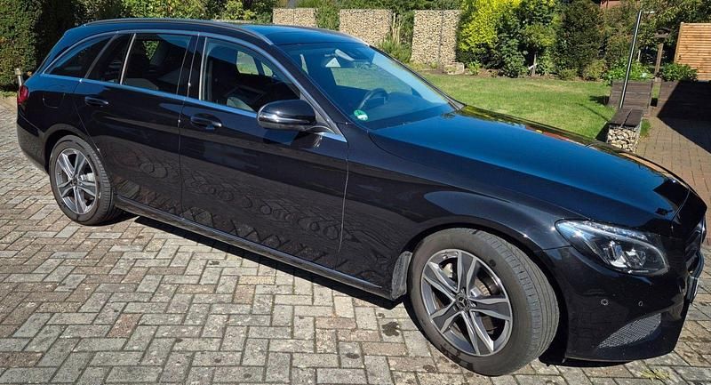 Schwarz Gebraucht 2017 Mercedes C220 Avantgarde Kombi | 16.800 € (Fairer Preis) - Bild 1/4