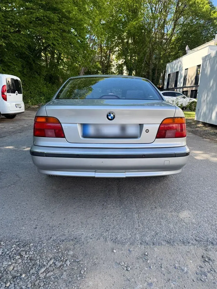 Gebraucht BMW 523 170 PS (125 kW) 1999 Silber Limousine