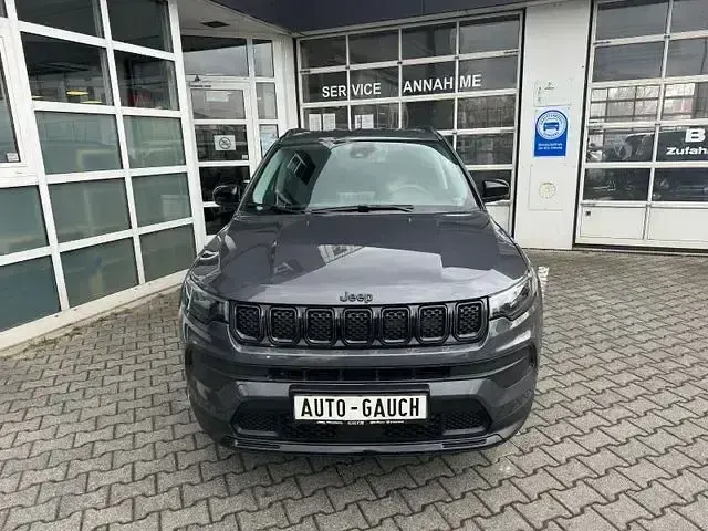 Käytetty Jeep Compass Night Eagle 131 HP (96 kW) 2023 Harmaa Katumaasturi