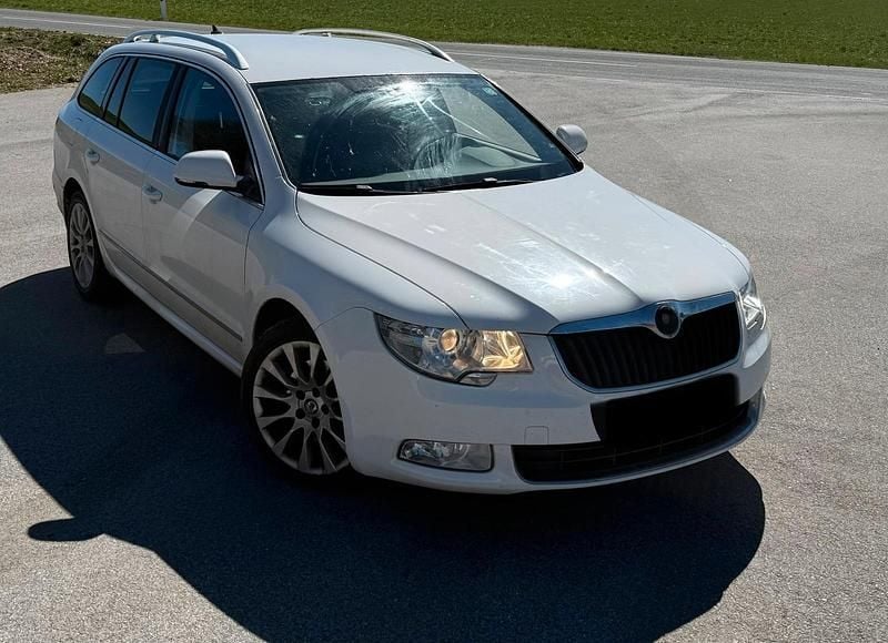 Gebraucht Skoda Superb 2011 Weiß Kombi