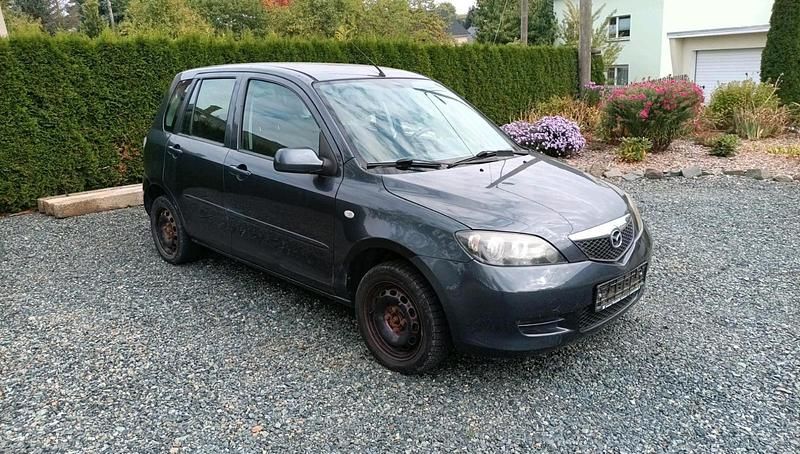 Schwarz Gebraucht 2002 Mazda 2 Kombi | 350 € (Superpreis) - Bild 1/4