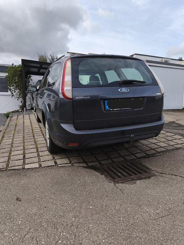 Gebraucht Ford Focus 109 PS (80 kW) 2010 Blau Kombi