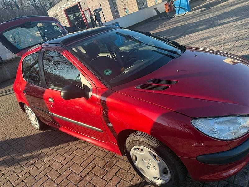 Gebraucht Peugeot 206 75 PS (55 kW) 2001 Rot Kleinwagen