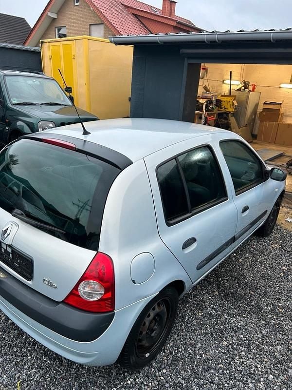 Silber Gebraucht 2005 Renault Clio II Kleinwagen | 1.250 € (Guter Preis) - Bild 1/4