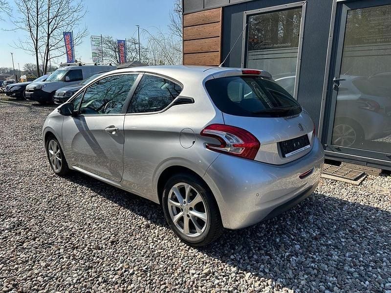 Gebraucht Peugeot 208 Active 92 PS (67 kW) 2013 Grau Kleinwagen