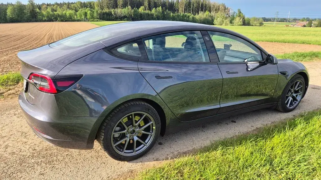 Usata Tesla Model 3 Long Range AWD 366 kW (498 CV) 2023 Argento Berlina