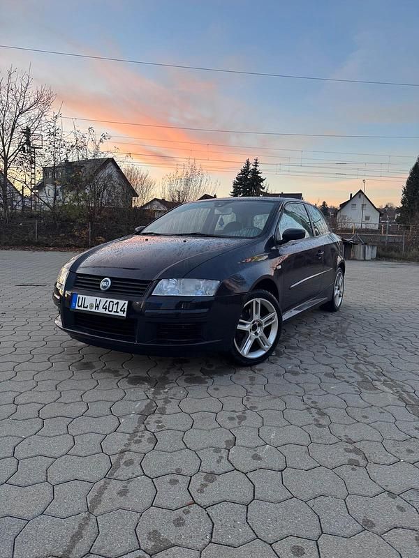 Schwarz Gebraucht 2002 Fiat Stilo Kleinwagen | 1.600 € (Guter Preis) - Bild 1/4