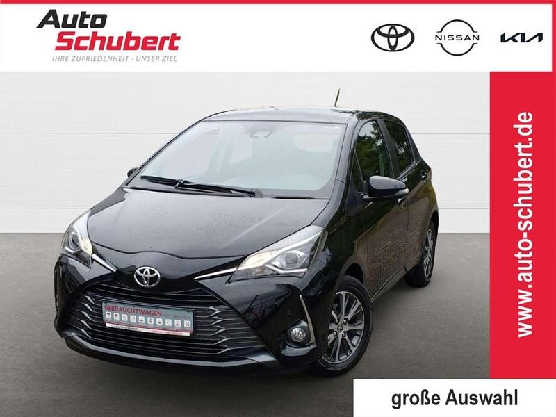 Schwarz Gebraucht 2020 Toyota Yaris Team Limousine | 15.980 € (Etwas zu teuer) - Bild 1/2