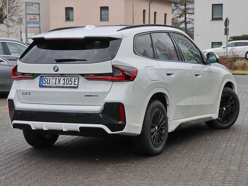 Neu BMW iX1 M Sport 150 kW (204 PS) 2025 Alpinweiss iii SUV