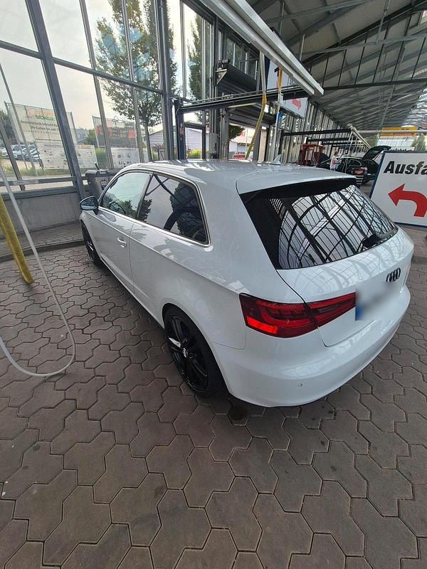 Gebraucht Audi A3 150 PS (110 kW) 2015 Weiß Limousine