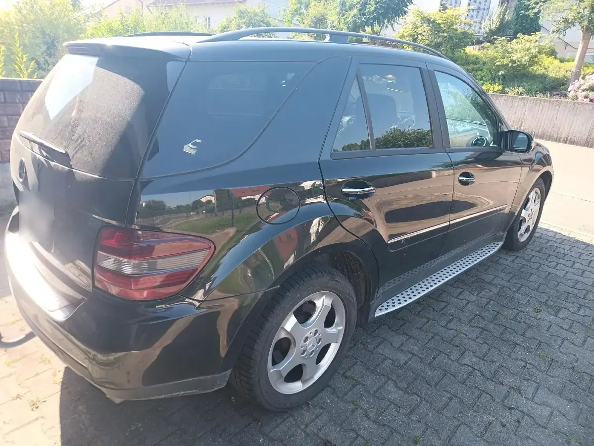 Gebraucht Mercedes ML320 224 PS (164 kW) 2006 Schwarz SUV