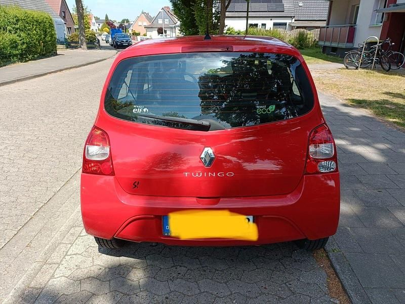 Rot Gebraucht 2011 Renault Twingo Kleinwagen | 2.100 € (Fairer Preis) - Bild 1/4